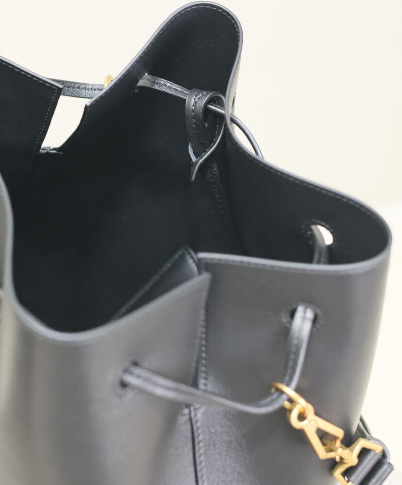 Saint Laurent Paris Vii Pochon In Lambskin Black